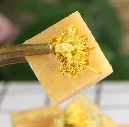 Gourmet Honey Sugar Cubes with flowers and fruit